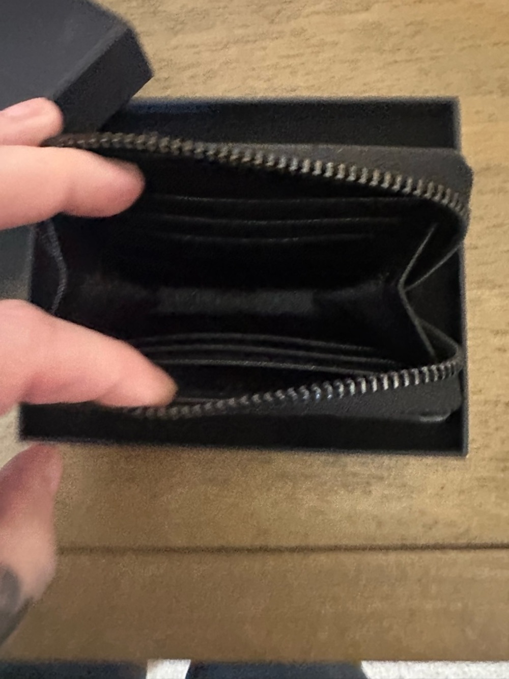 Blvck Paris Padded Wallet – Sleek, Chic, and Ready to Go - Picture 4 of 5